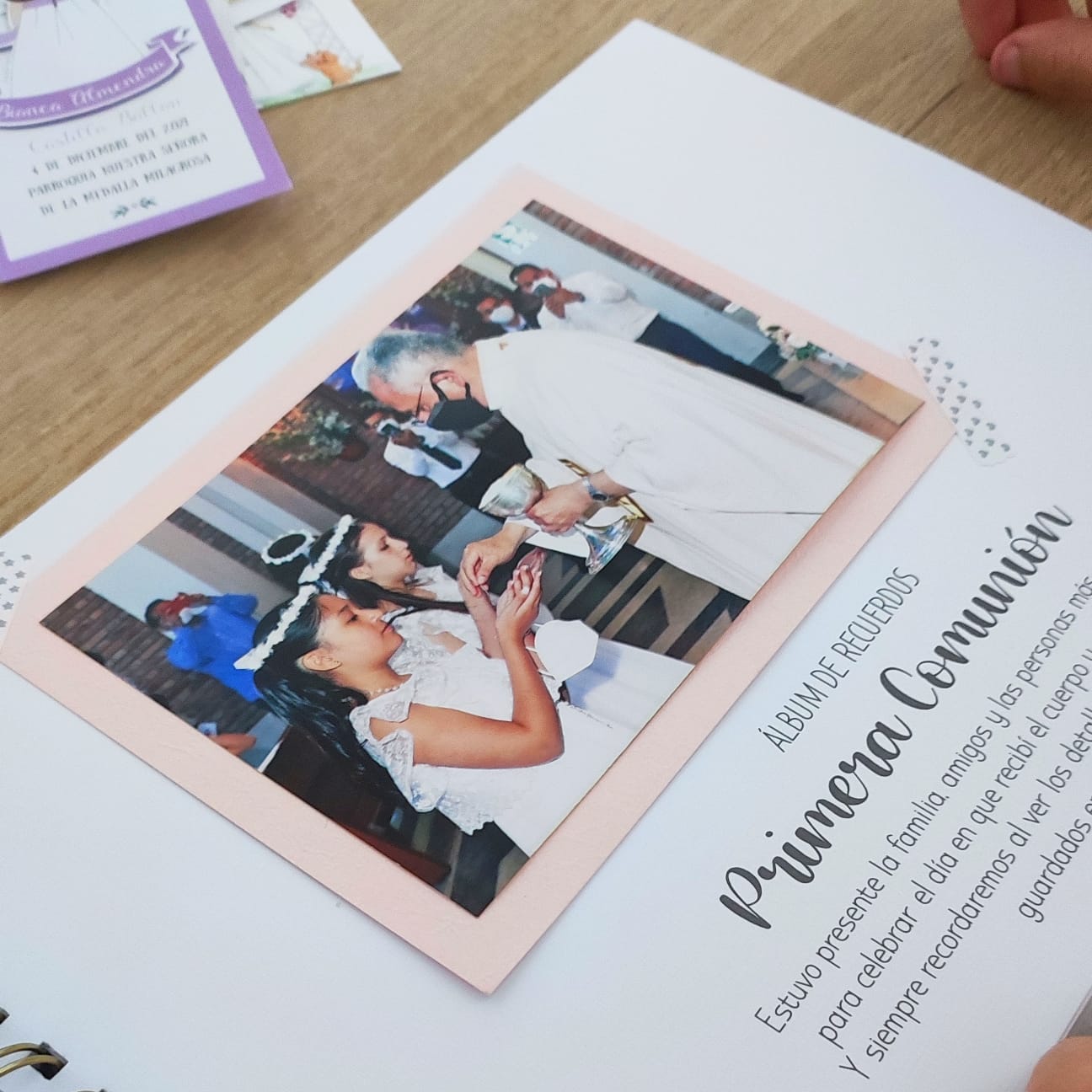 Regalos de Primera Comunión perfectos: Preservar momentos preciosos en el álbum de fotos de un niño